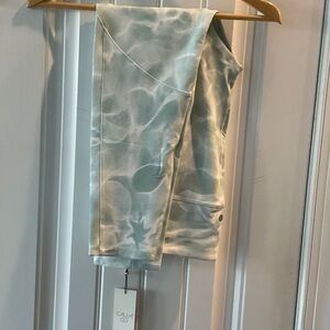 Calia Pale green & soft white Patterned Leggings. Pockets on sides. Buttery soft